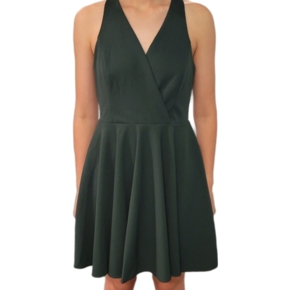 Lulu's Hunter green v neck skater dress size Large - Picture 1 of 8